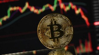 2月7日外盘头条：白宫考虑对房屋建筑商启动反垄断调查 比特币重返70000美元 苹果计划开放第三方语音AI助手