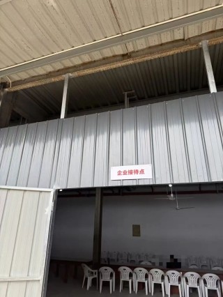 梅向荣自首，其妹梅亚萍“代理人”现身接待点，传达两套偿付方案！实探上海办公地：大批员工也深陷投资泥潭