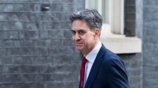 英国应对能源冲击，要求所有新建住宅安装太阳能板与热泵