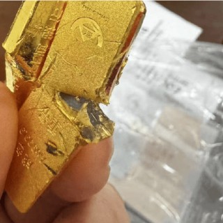 网友爆料：有朋友在工行买到“掺假金条”？工行南翔支行工作人员：仍在调查，不方便透露，无法给予具体答复