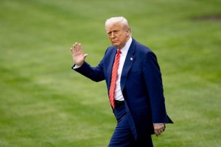 科研停滞，人才外流——特朗普政府政策引发美科学界“寒潮”