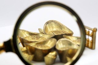 如何分析黄金交易的市场趋势？这种趋势如何影响投资者决策？