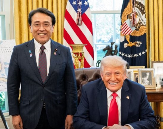 一周外盘头条|特朗普：鲍威尔“越早走人越好” 金价再创新高 4000美元可期？ 黄仁勋：中国市场至关重要  第4张