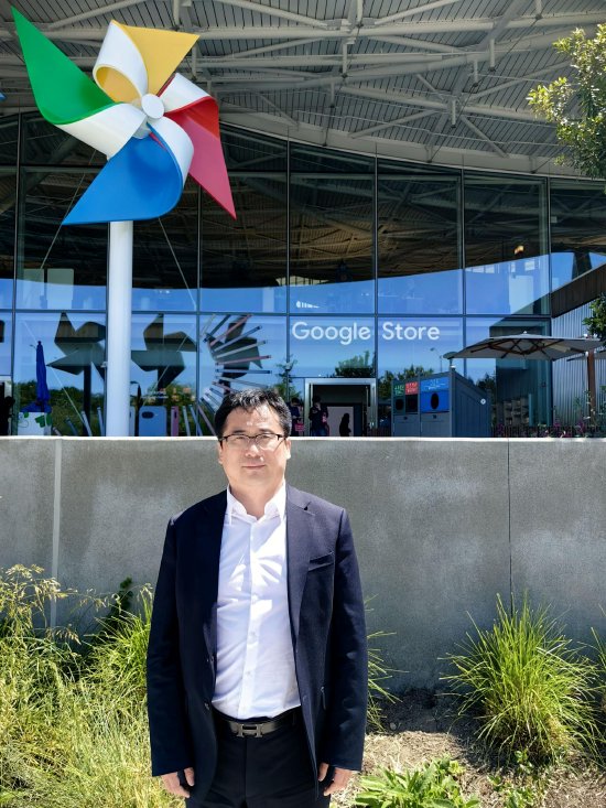 杨德龙：中美在第四次科技革命中有望并驾齐驱 中国在AI应用领域优势显著  第1张