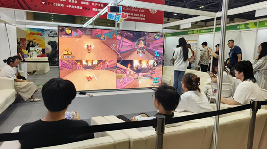 B站谷子墙、Switch2随便玩……我在好博会二次元区逛成“仓鼠囤货狂”  第3张