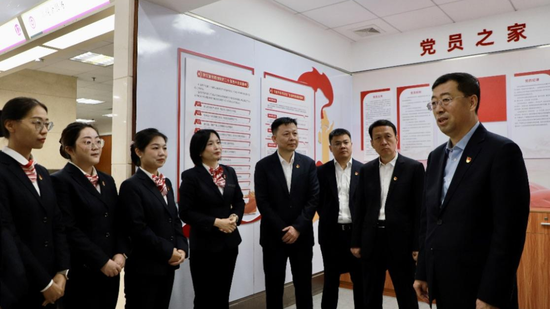 中国银行董事长葛海蛟与广东省委常委、广州市委书记郭永航举行工作会谈并在穗调研 第1张 中国银行董事长葛海蛟与广东省委常委、广州市委书记郭永航举行工作会谈并在穗调研 第1张