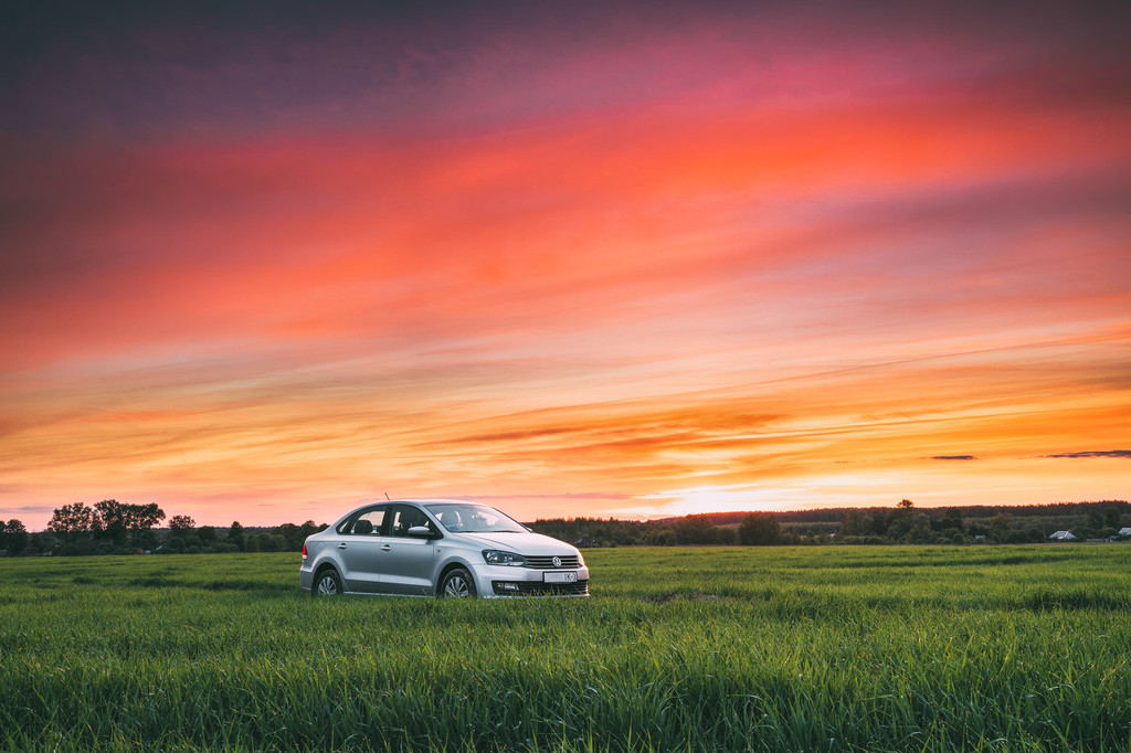 汽车发动机舱按钮维护？  第1张