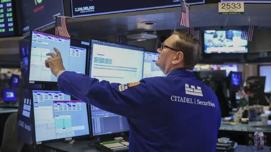 早盘：美股继续下滑 道指下跌200点  第1张