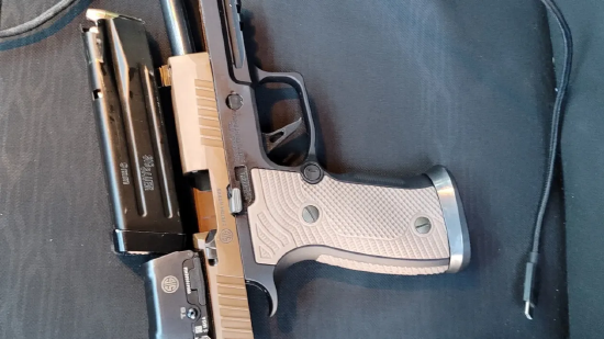 明尼苏达州州长沃尔兹要求特朗普叫停移民海关执法局在该州行动  第2张