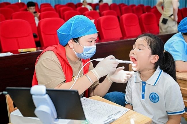 助力健康中国 守护儿童口腔健康 “舒客宝贝・关爱小乳牙科学防龋公益行动”湖南湘阴站圆满落幕 第7张 助力健康中国 守护儿童口腔健康 “舒客宝贝・关爱小乳牙科学防龋公益行动”湖南湘阴站圆满落幕 第7张