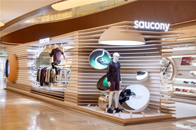 称霸Shopee、狂飙东南亚，特步如何让中国跑鞋跑赢全球化？  第11张